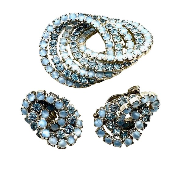Vintage Blue Glass Rhinestone Silver tone Brooch Clip Earrings - Picture 1 of 2